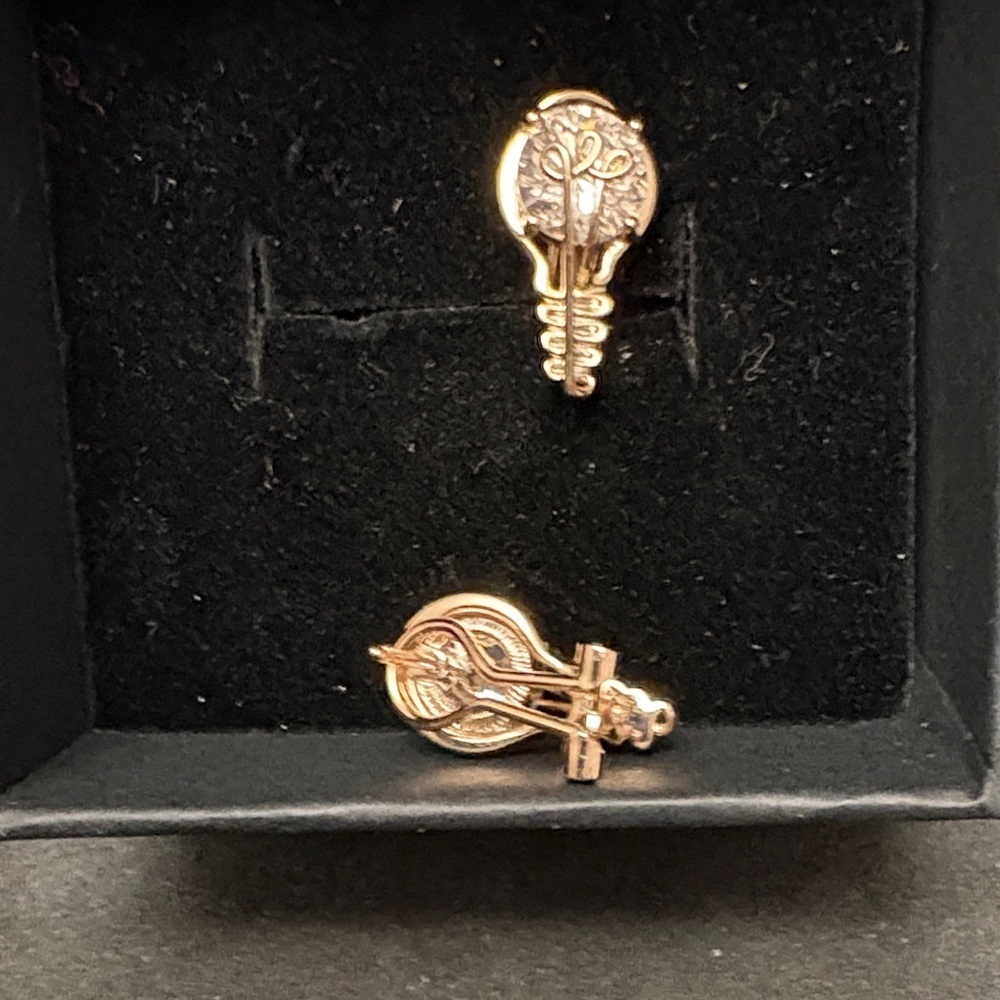 18kt Gold Plated 2 Ct Stimulated Diamond Lever-back Earrings - Picture 5 of 6